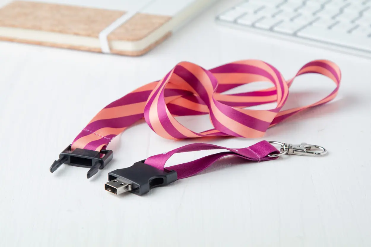 Vezica za akreditaciju CUSTOM MADE Subyard USB AP718179 white 8GB-4