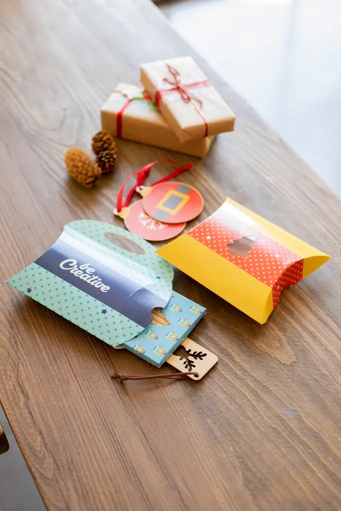 Poklon kutija CreaBox Pillow Carry S AP716501 white-4