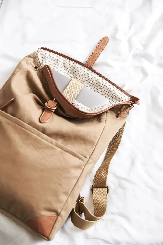 Ruksak RCS VINGA Sloane V56012 brown-9