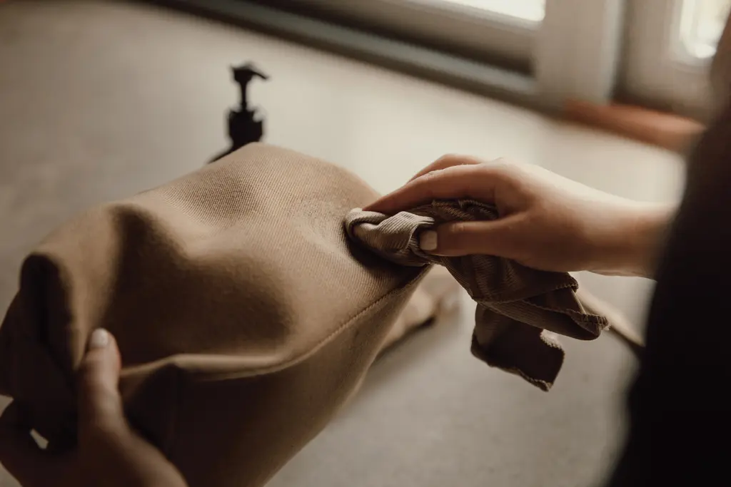 Kozmetička torbica RCS VINGA Sloane V56014 brown-8