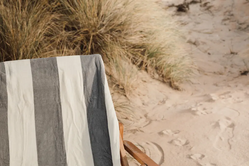 VINGA Valmer ručnik za plažu V8062 grey-6