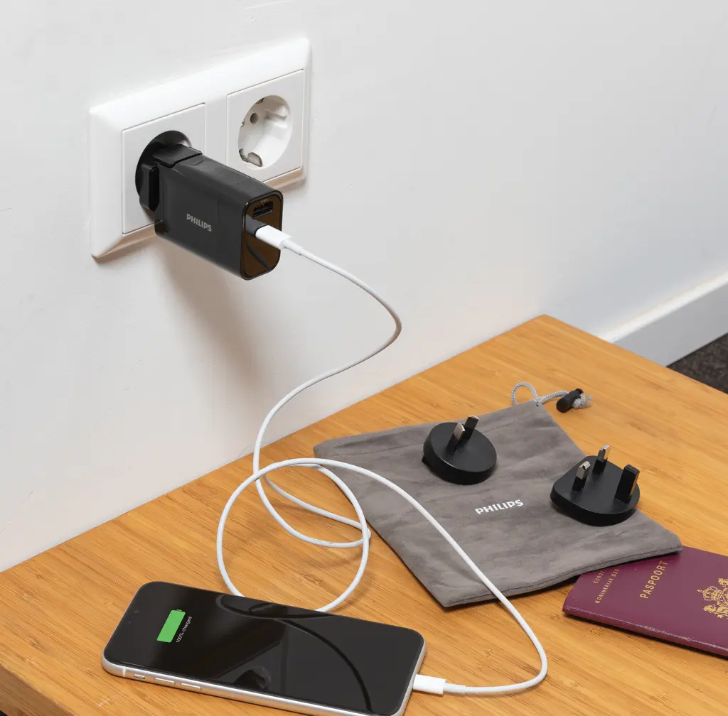 Ultra brzi putni adapter Philips P301.18 black-6
