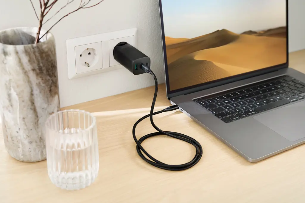 Zidni punjač 65 W Philips ultrabrzi PD 3-portni USB P301.28 black-6