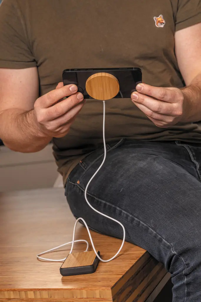 Magnetni bežični punjač od 10 W P302.63 brown-9