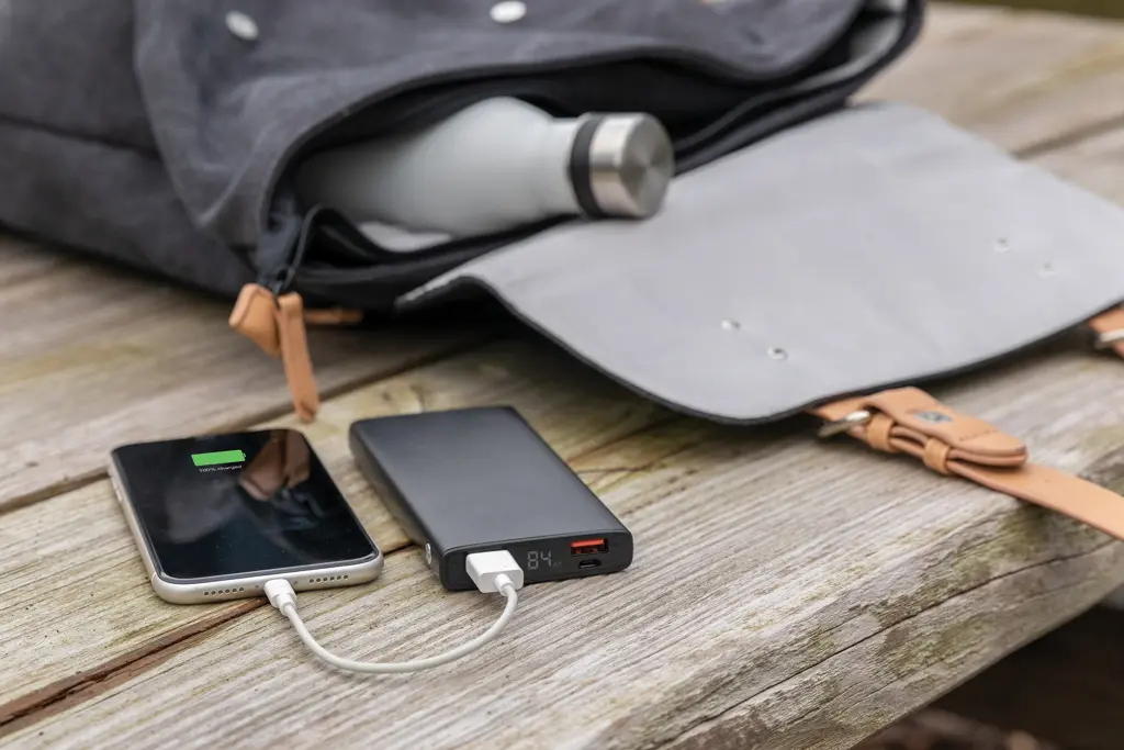 Aluminijski 18W 10.000 mAh PD punjač P322.24 black-7