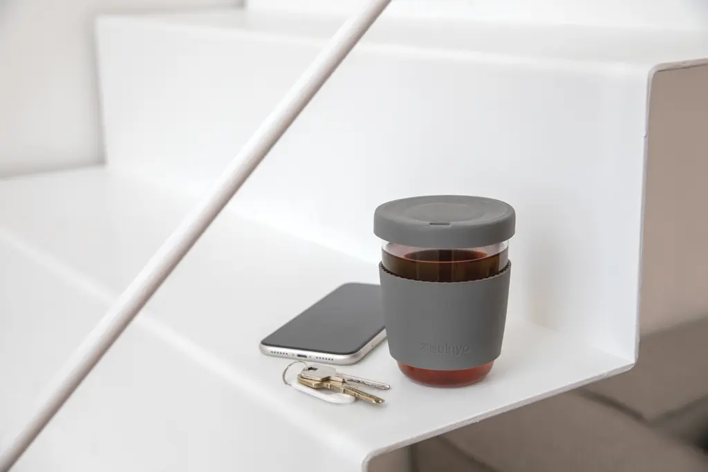 Čaša sa silikonskim poklopcem i navlakom, 360 ml Ukiyo P432.70 grey-7