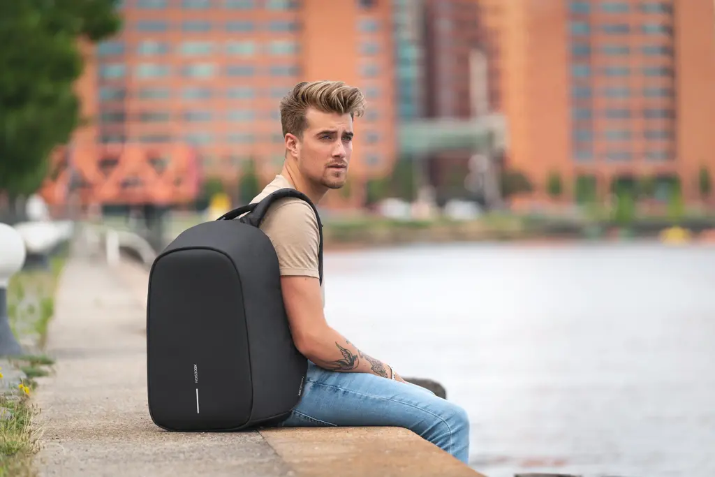 Ruksak Bobby Hero Regular sa zaštitom od krađe P705.29 black-20
