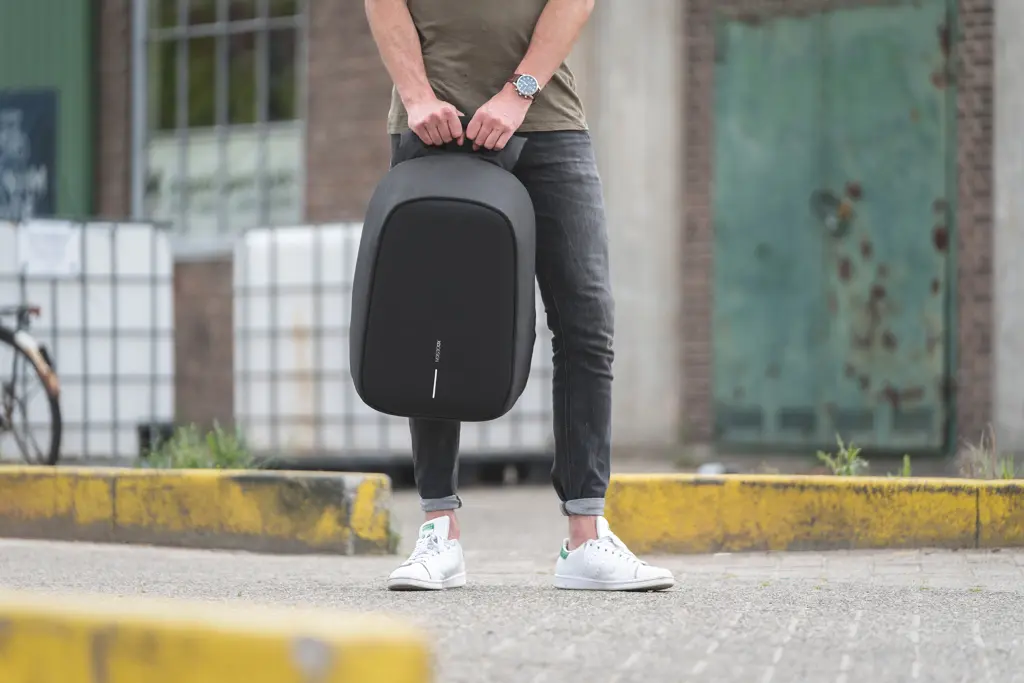Ruksak Bobby Hero Regular sa zaštitom od krađe P705.29 black-21