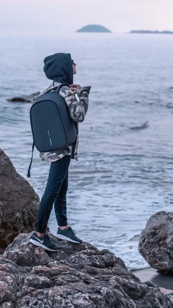 Ruksak Bobby Hero Regular sa zaštitom od krađe P705.29 black-29