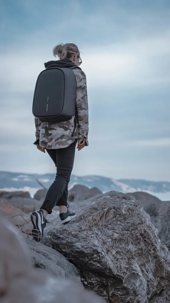 Ruksak Bobby Hero Regular sa zaštitom od krađe P705.29 black-30