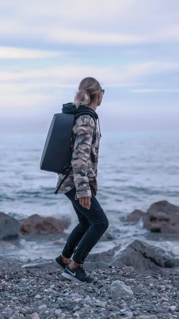 Ruksak Bobby Hero Regular sa zaštitom od krađe P705.29 black-32