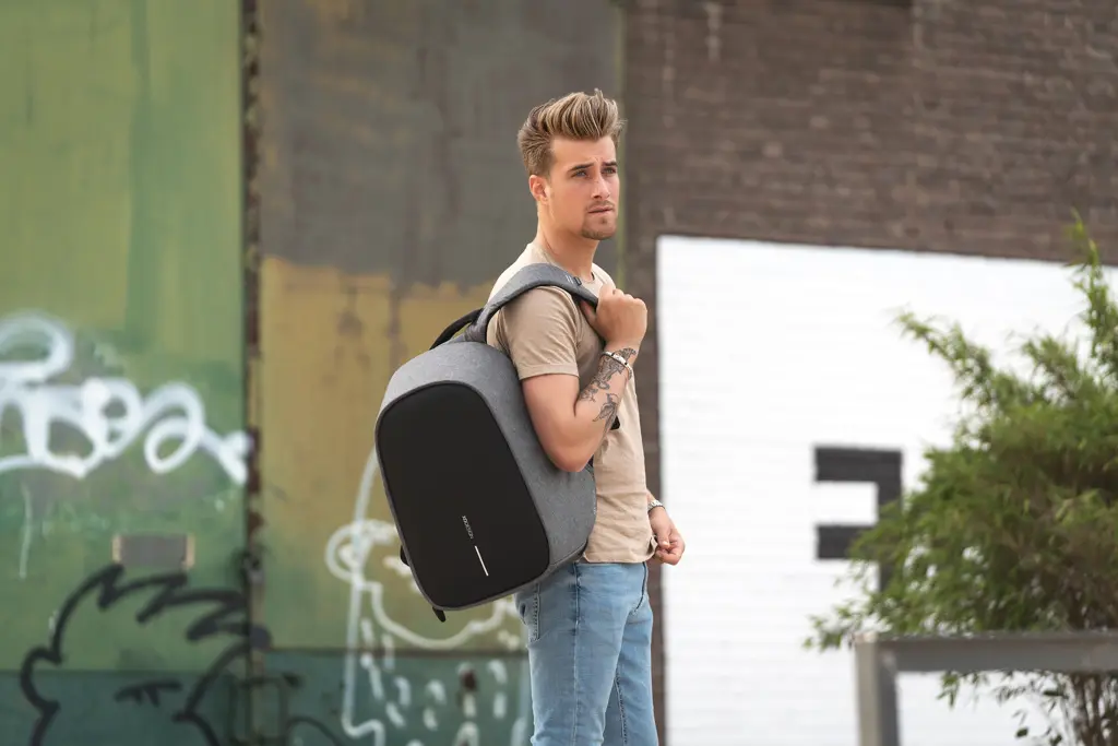 Ruksak Bobby Hero Regular sa zaštitom od krađe P705.29 grey-22