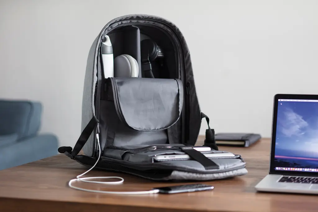 Ruksak Bobby Hero Regular sa zaštitom od krađe P705.29 grey-23