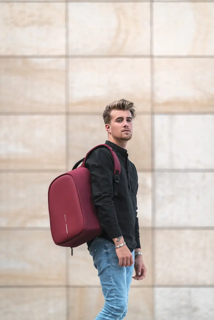 Ruksak Bobby Hero Regular sa zaštitom od krađe P705.29 red-20