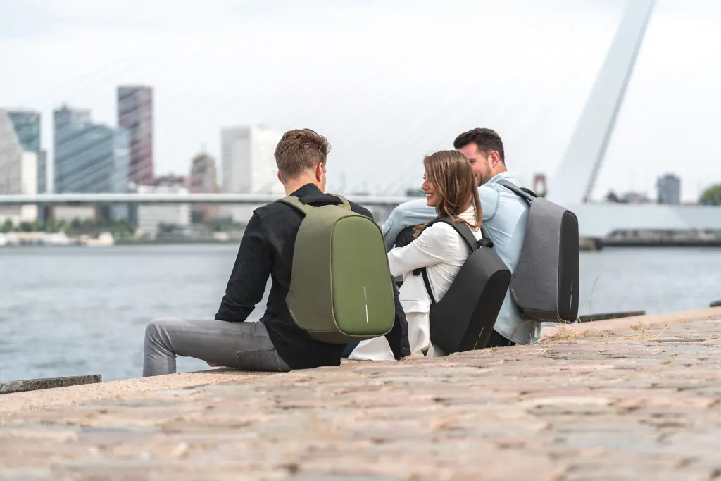Ruksak Bobby Hero Small sa zaštitom od krađe P705.70 black-18