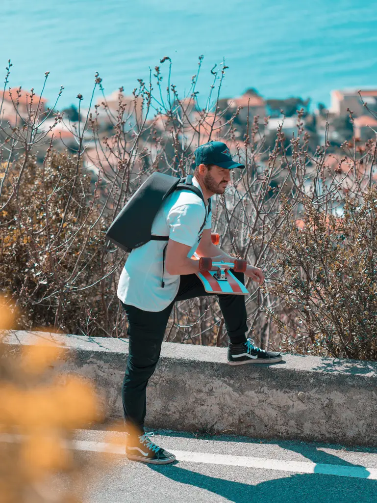 Ruksak Bobby Hero Small sa zaštitom od krađe P705.70 black-26