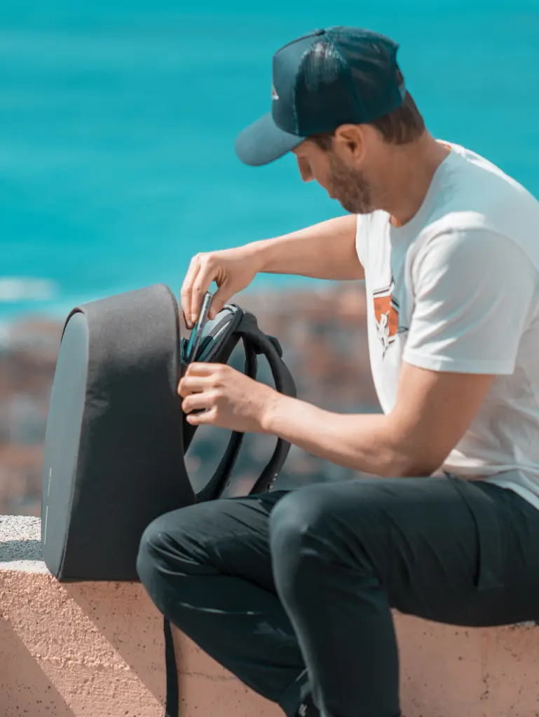 Ruksak Bobby Hero Small sa zaštitom od krađe P705.70 black-33