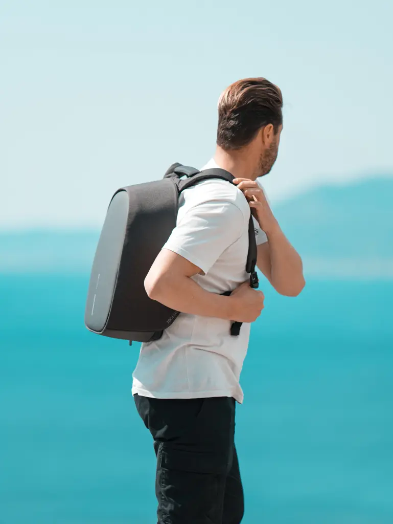 Ruksak Bobby Hero Small sa zaštitom od krađe P705.70 black-35