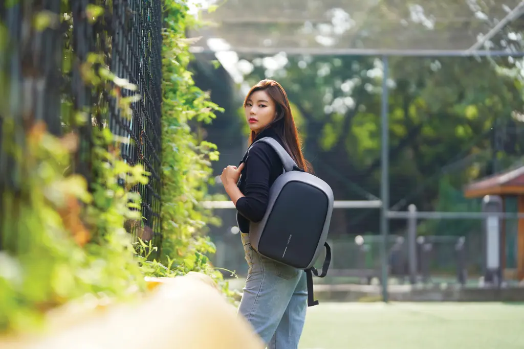 Ruksak Bobby Hero Small sa zaštitom od krađe P705.70 grey-17