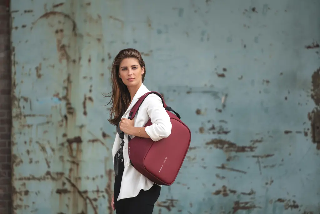 Ruksak Bobby Hero Small sa zaštitom od krađe P705.70 red-16