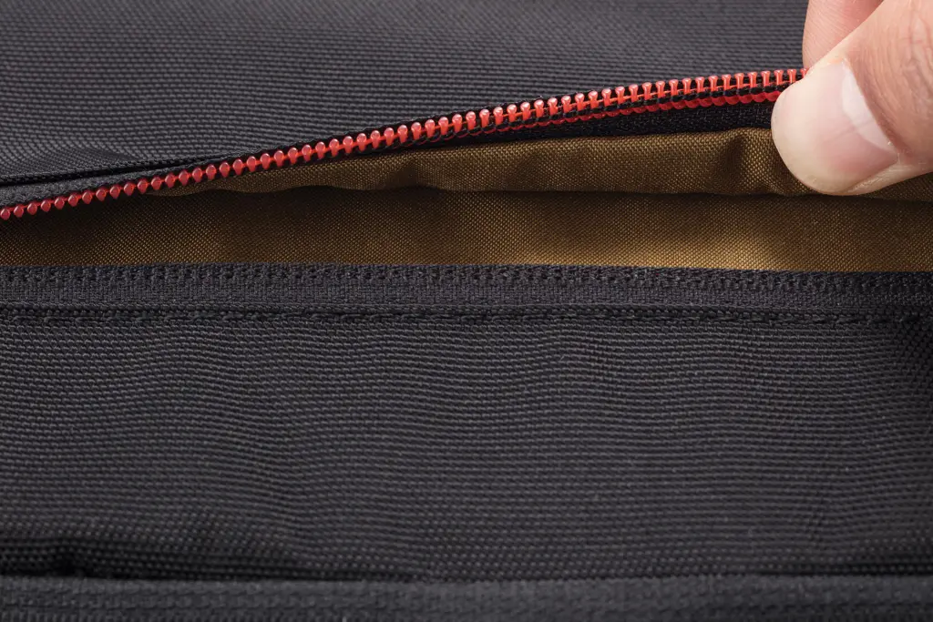 Ruksak Bobby Sling P705.78 black-14