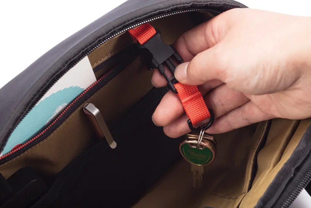 Ruksak Bobby Sling P705.78 black-18