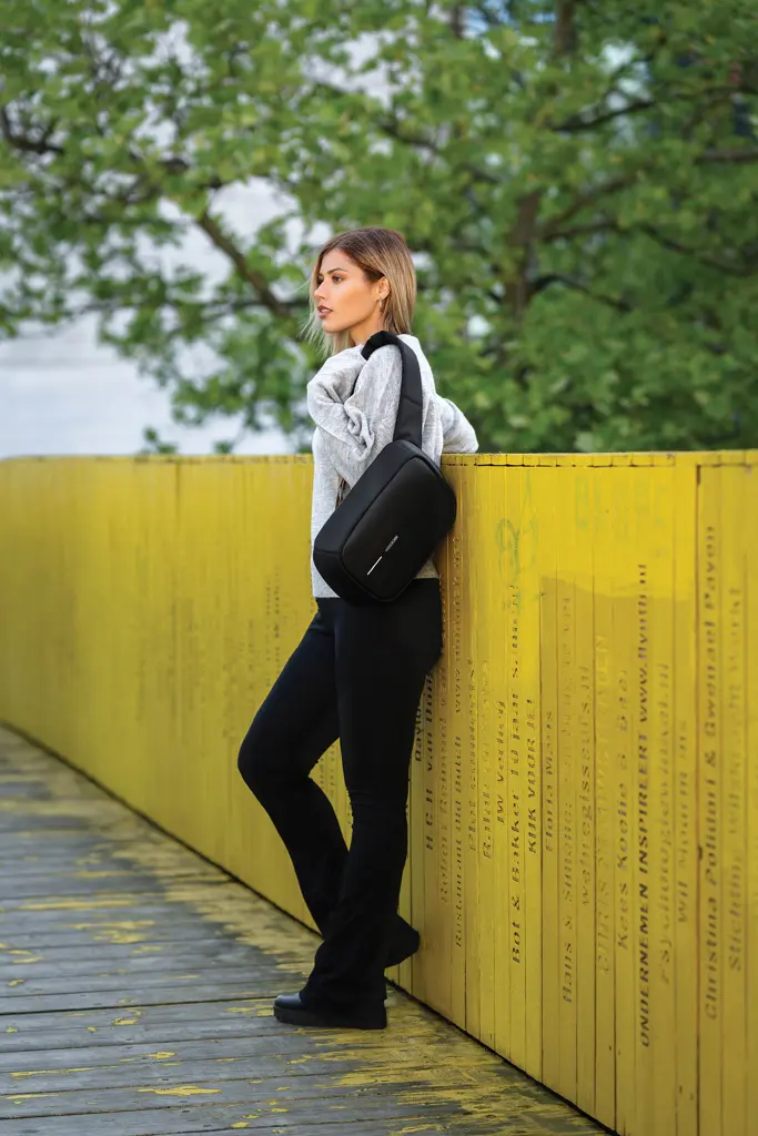Ruksak Bobby Sling P705.78 black-22