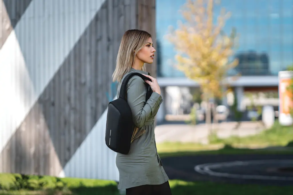 Ruksak Bobby Sling P705.78 black-23