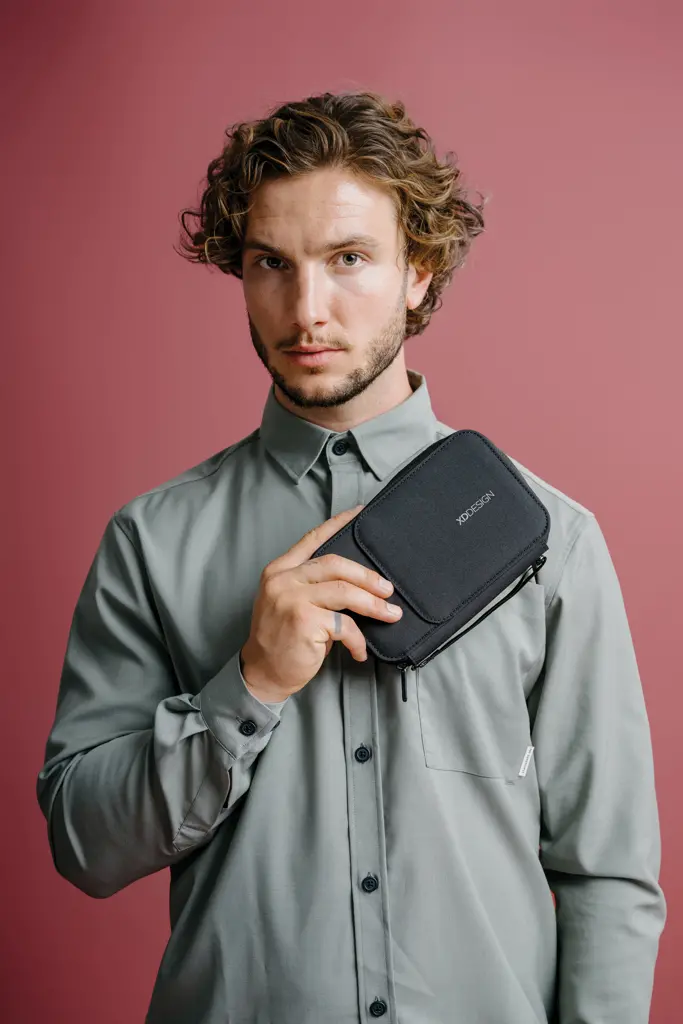 Futrola za putovnicu P705.82 black-10