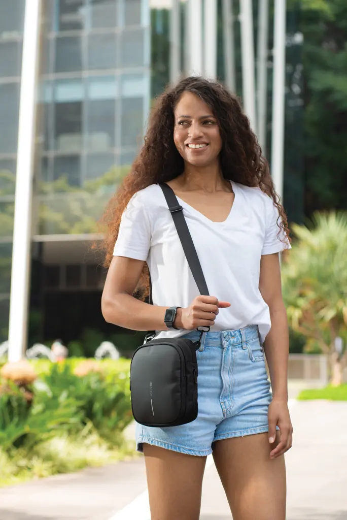 Torbica za rame Boxy Sling P705.95 black-21