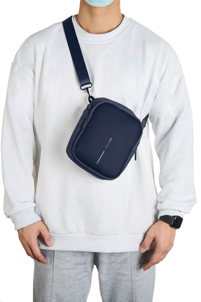 Torbica za rame Boxy Sling P705.95 navy-16