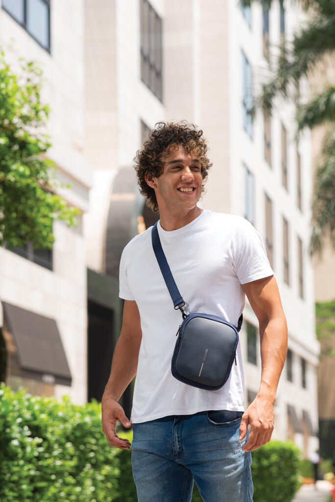 Torbica za rame Boxy Sling P705.95 navy-19