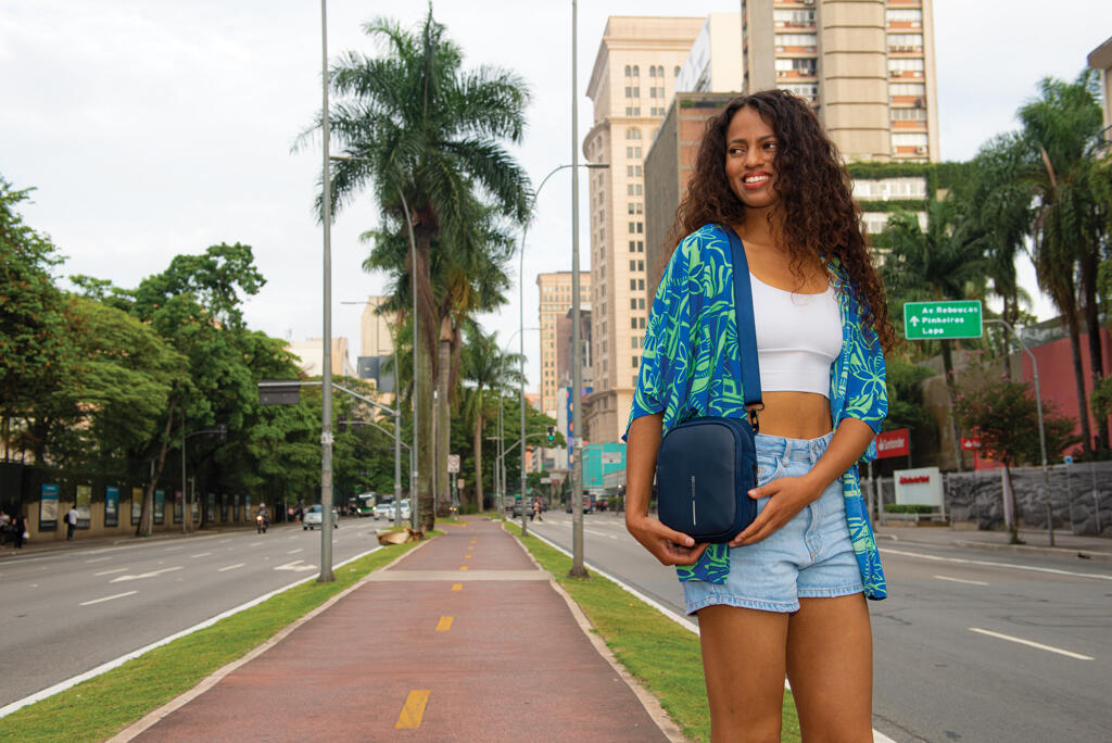 Torbica za rame Boxy Sling P705.95 navy-21