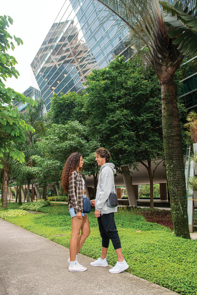 Torbica za rame Boxy Sling P705.95 navy-23