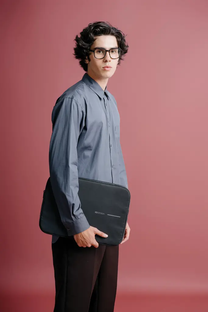 Futrola za laptop XD Design 16" P706.21 black-18 Futrola za laptop XD Design 16" P706.21 black-18