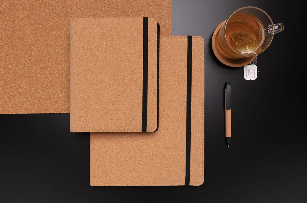 Mapa za dokumente od pluta A4 s olovkom Deluxe P774.13 brown-11