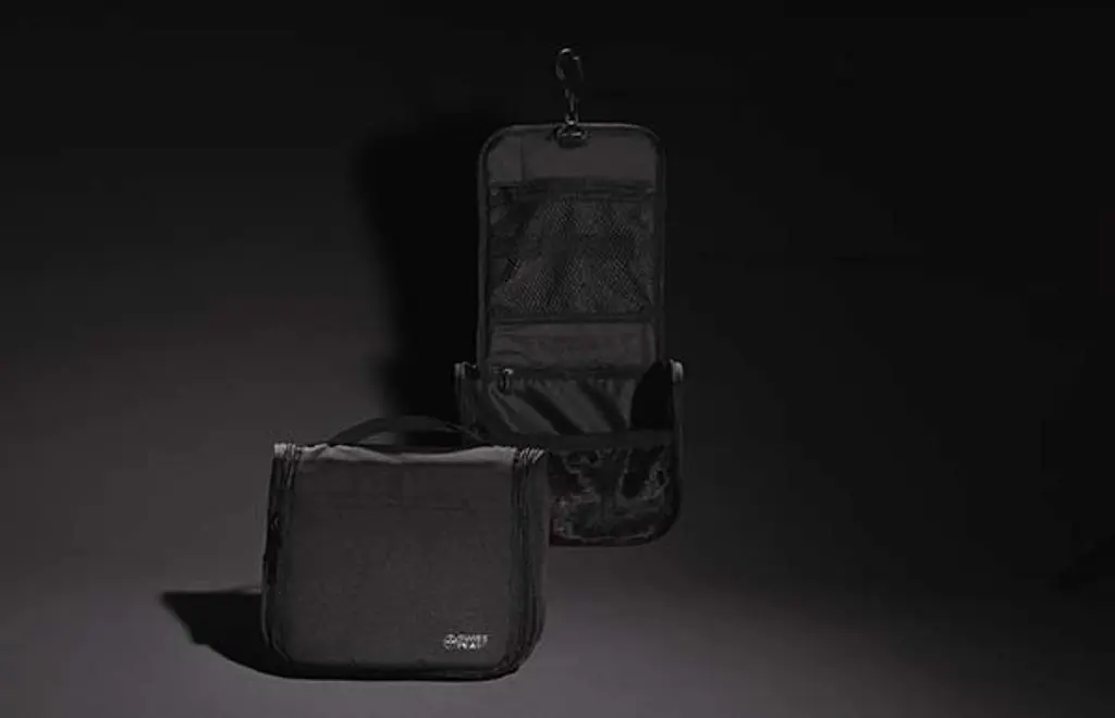 Kozmetička torbica Swiss Peak Lohan AWARE™ P820.85 black-7