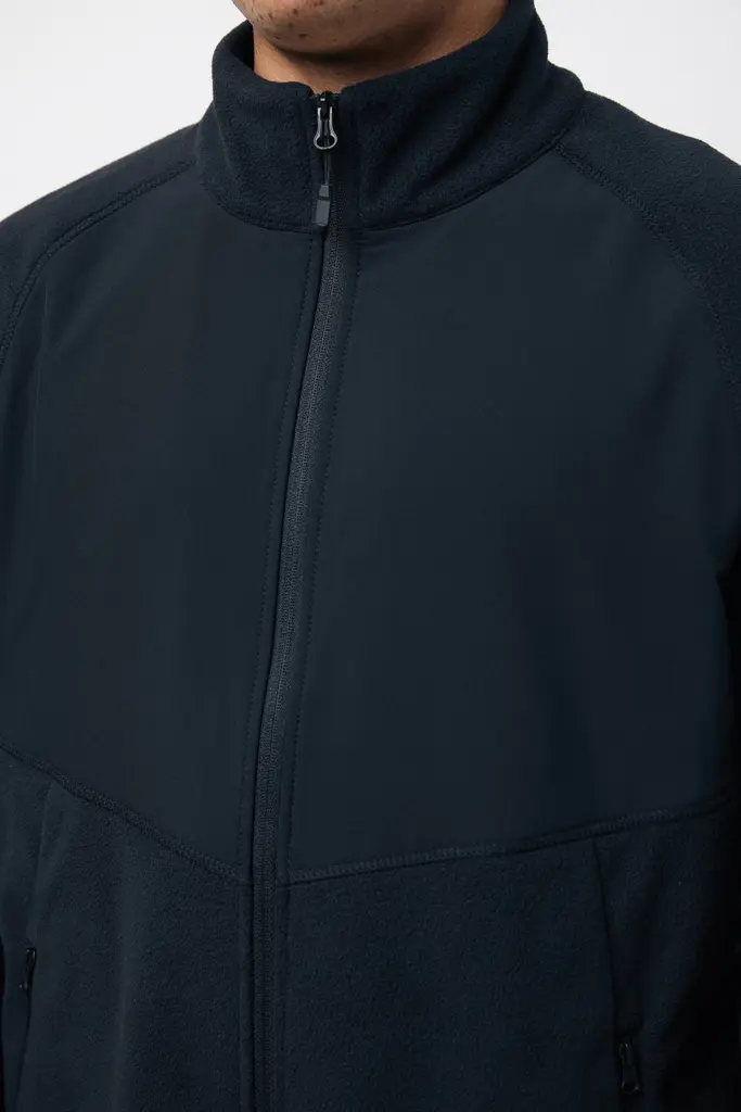 Iqoniq Talung mikroflis od recikliranog poliestera se zatvara T9603 black 4XL-28