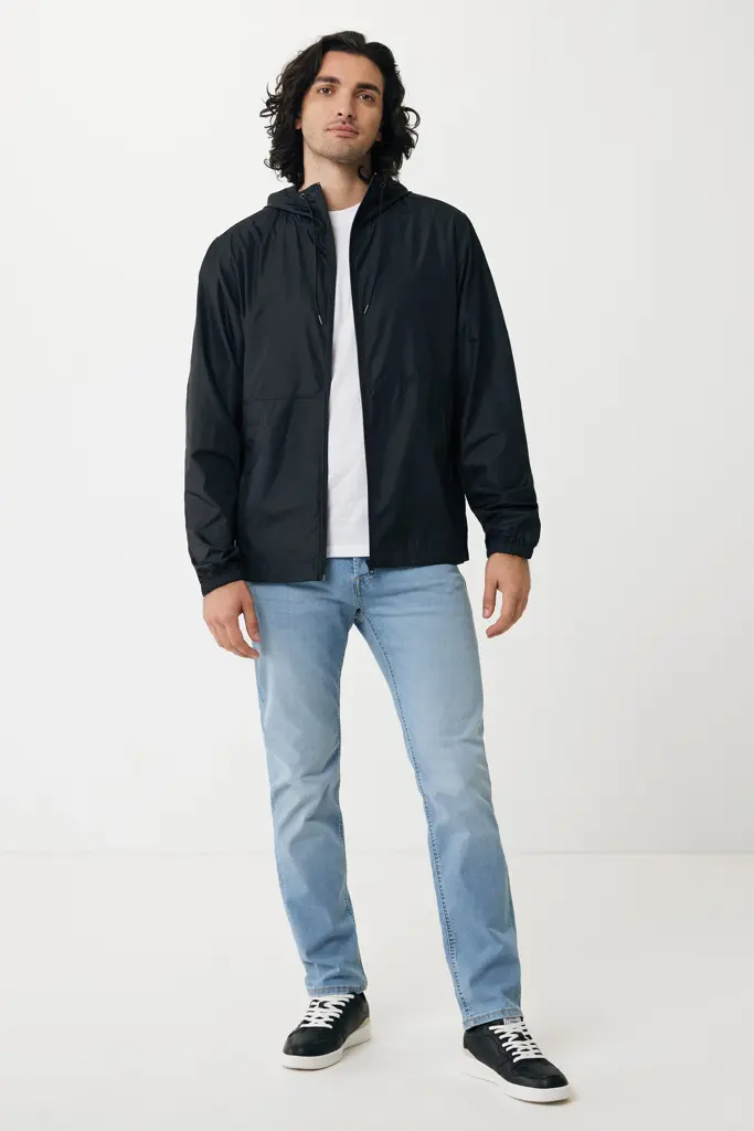 Iqoniq Logan lagana jakna od recikliranog poliestera T9701 black 4XL-24