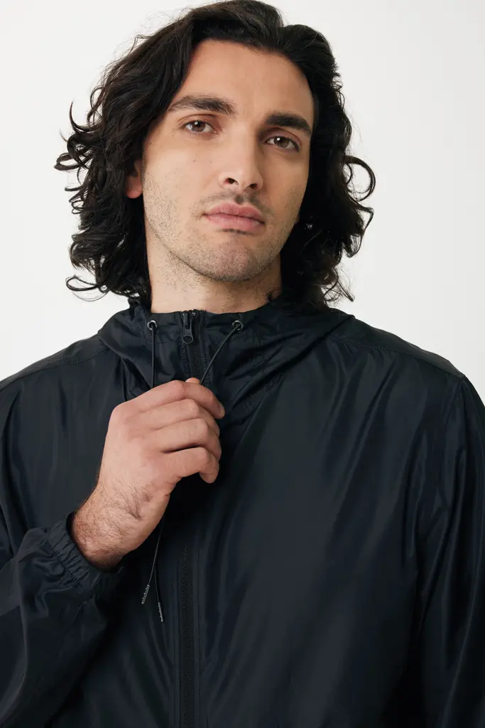 Iqoniq Logan lagana jakna od recikliranog poliestera T9701 black 4XL-30