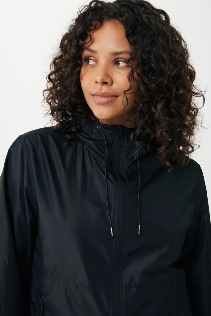 Iqoniq Logan lagana jakna od recikliranog poliestera T9701 black 4XL-33