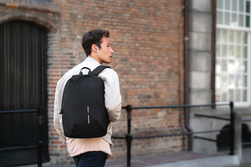 Ruksak Bobby Soft sa zaštitom od krađe P705.79 black-16