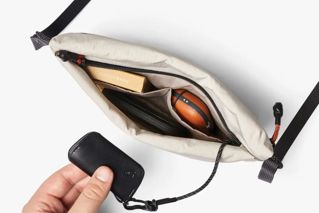 Torbica Bellroy Lite P763.38 beige-6