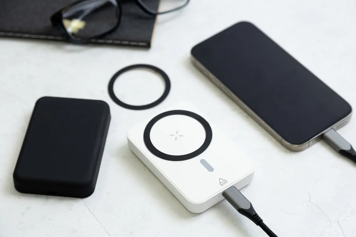 Power bank AP864064 white 64×98×16 mm-3
