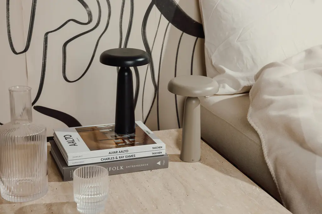 VINGA Avery stolna lampa V51304 black-11