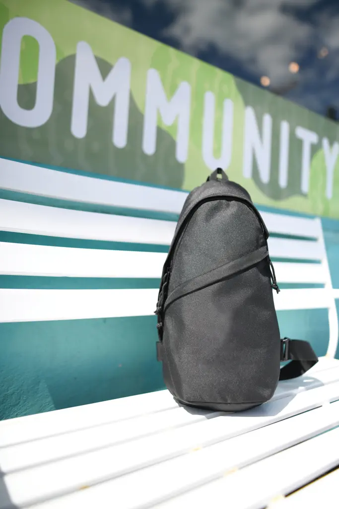 Renew AWARE™ torbica 100805 black-24