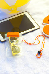 Vodootporna torbica za mobitel Wapro AP731546 orange 95×230 mm-2