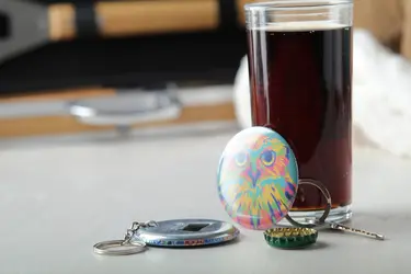 Bedž s otvaračem za boce MagBadge Bottle AP718220 silver-3