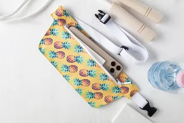 Torbica oko struka CUSTOM MADE CreaWaist Run AP716457 white-3