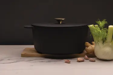Velika tava od lijevanog željeza Ukiyo P431.02 black-9